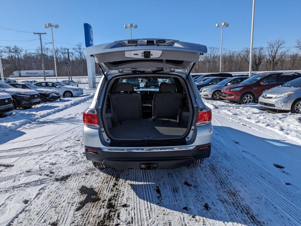 used 2013 Toyota Highlander car, priced at $13,996