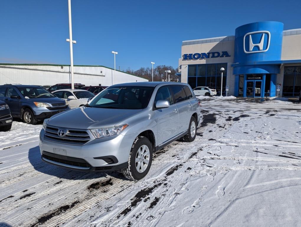 used 2013 Toyota Highlander car, priced at $13,996