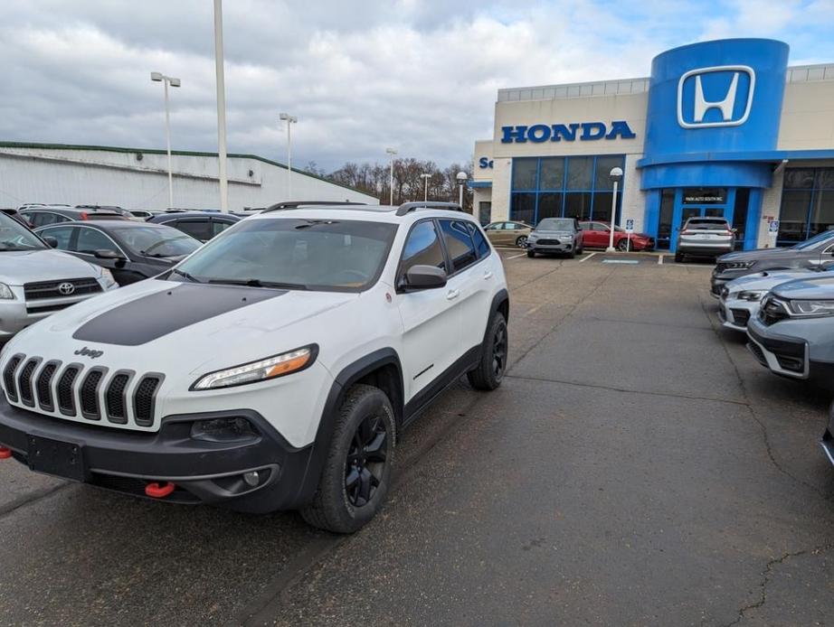 used 2015 Jeep Cherokee car, priced at $11,159