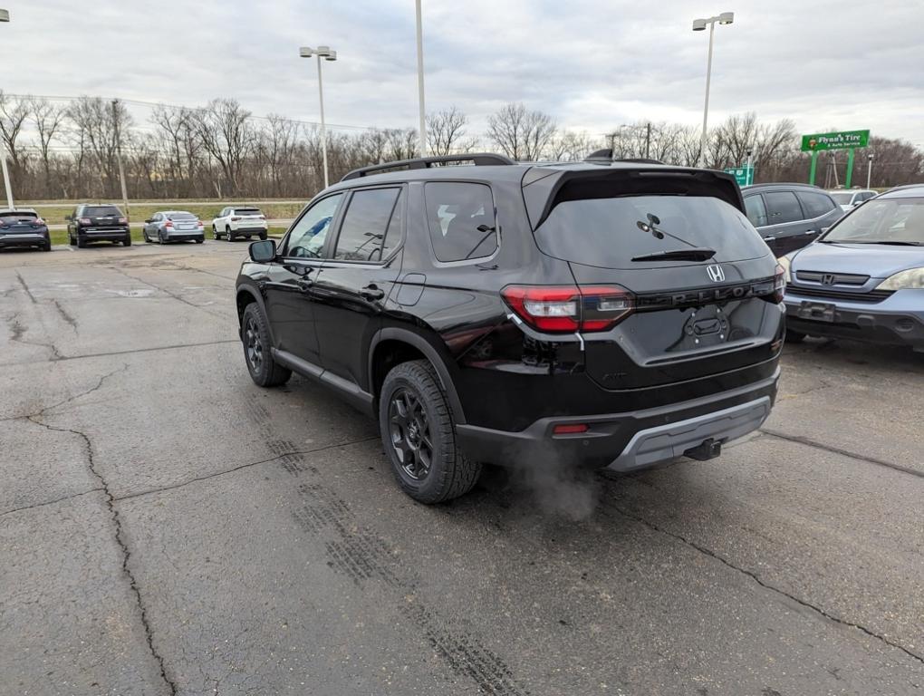 new 2025 Honda Pilot car, priced at $47,833