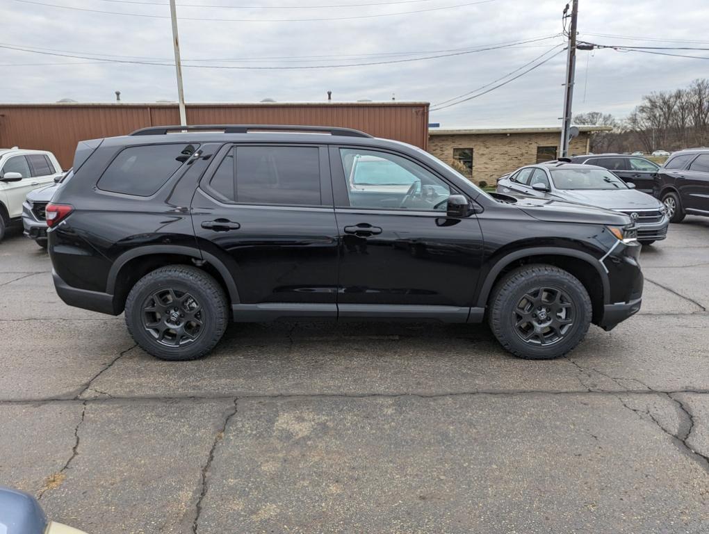 new 2025 Honda Pilot car, priced at $47,833