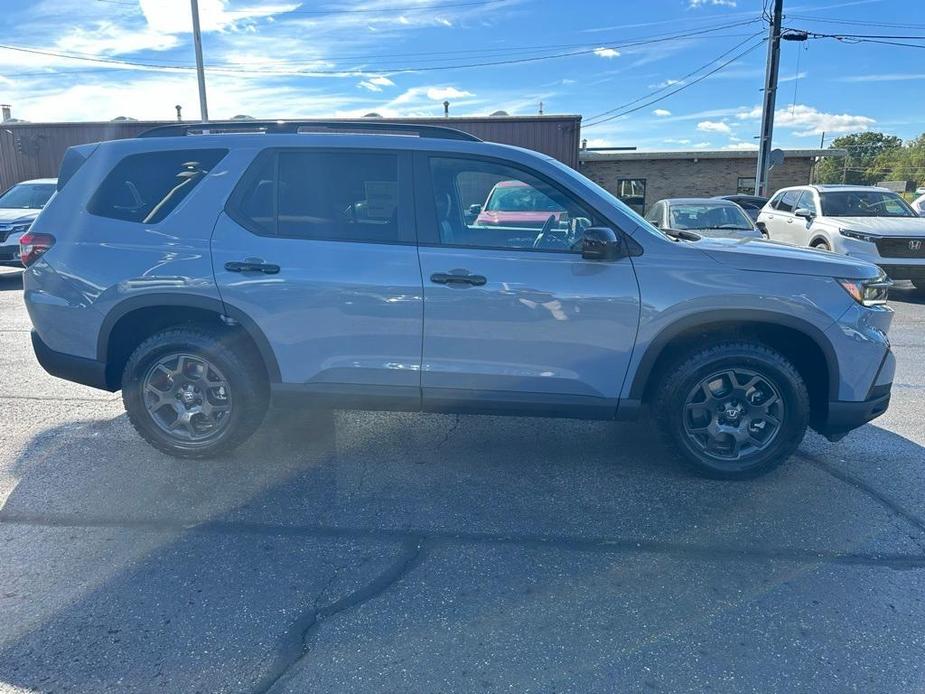 new 2025 Honda Pilot car, priced at $48,701