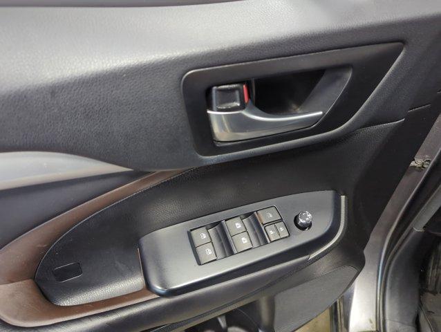 used 2018 Toyota Highlander car, priced at $26,955
