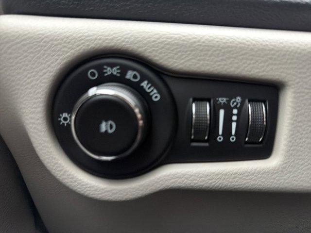 used 2023 Chrysler Pacifica car, priced at $40,988