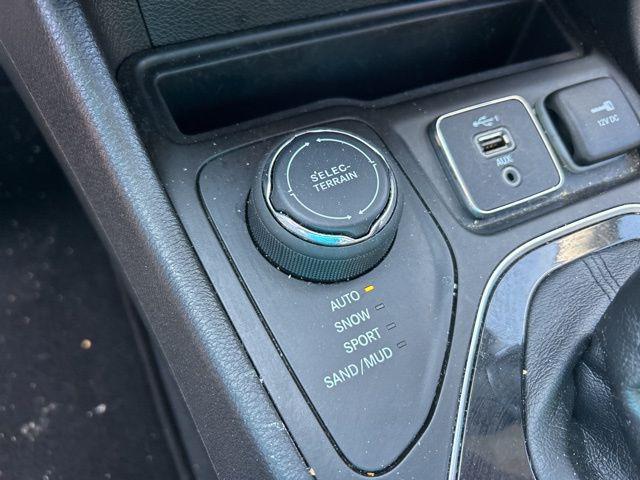 used 2023 Jeep Cherokee car, priced at $21,990