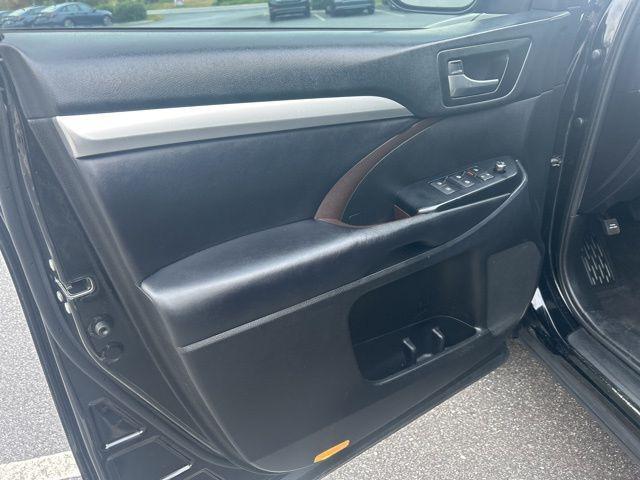 used 2019 Toyota Highlander car, priced at $26,590