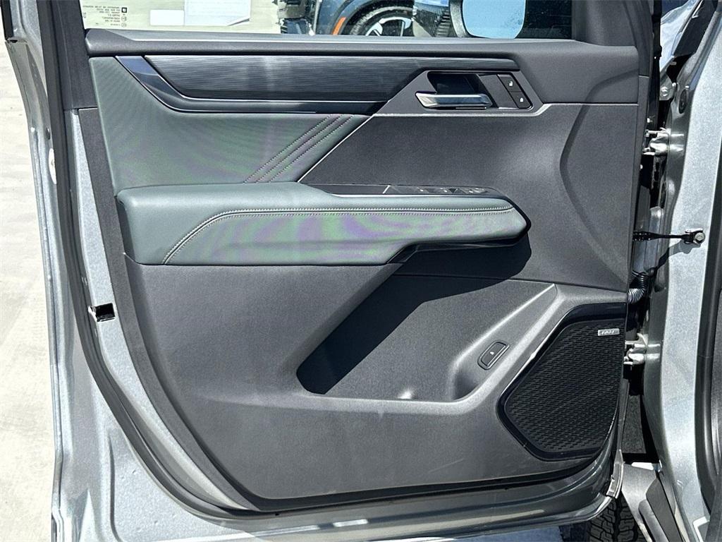 new 2025 GMC Acadia car, priced at $50,996