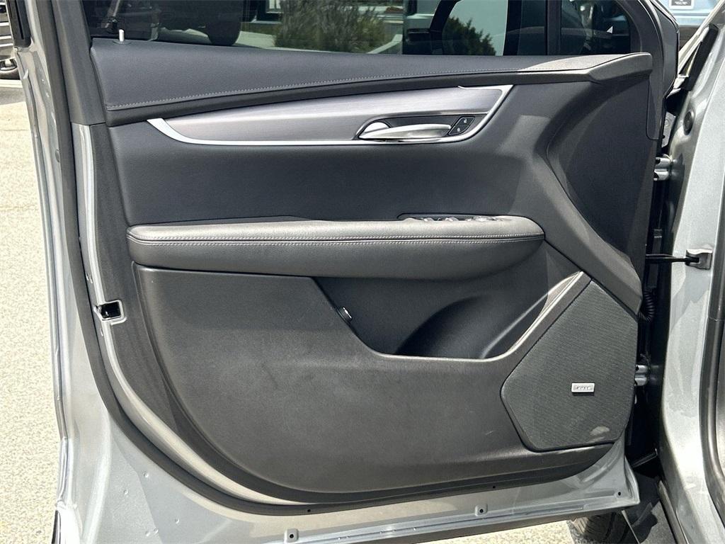 used 2024 Cadillac XT5 car, priced at $36,981