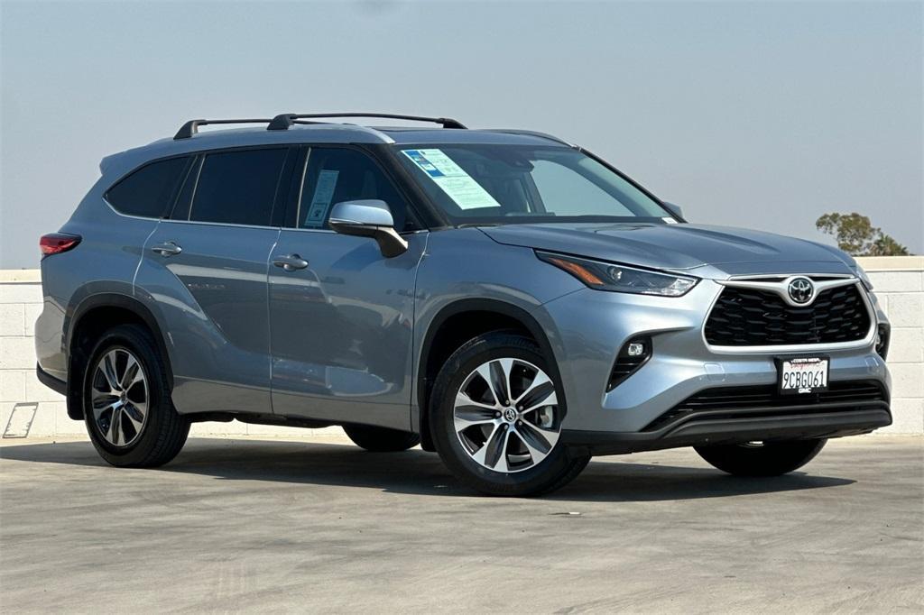 used 2022 Toyota Highlander car, priced at $38,000