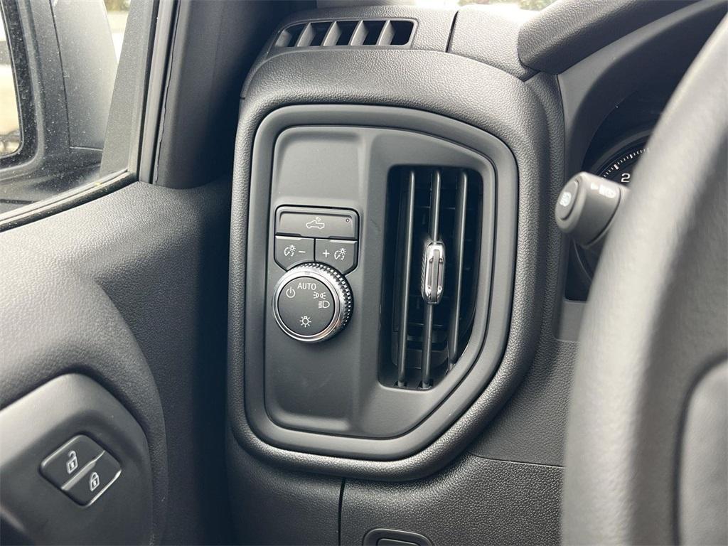 new 2025 GMC Sierra 1500 car, priced at $32,479