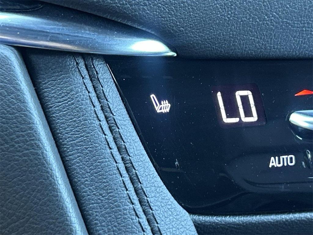used 2022 Cadillac XT5 car, priced at $30,277