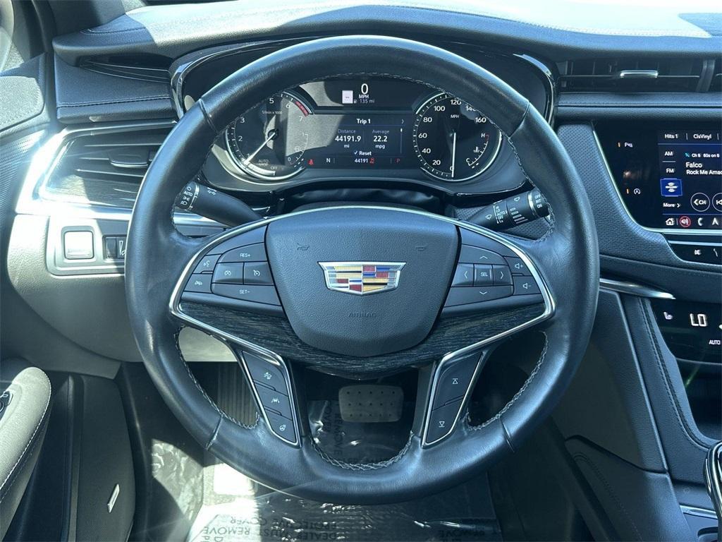 used 2022 Cadillac XT5 car, priced at $30,277