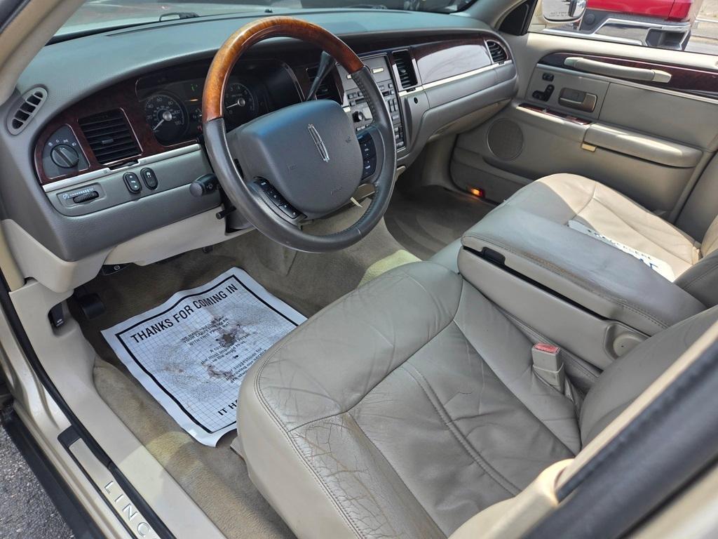 used 2008 Lincoln Town Car car, priced at $4,691