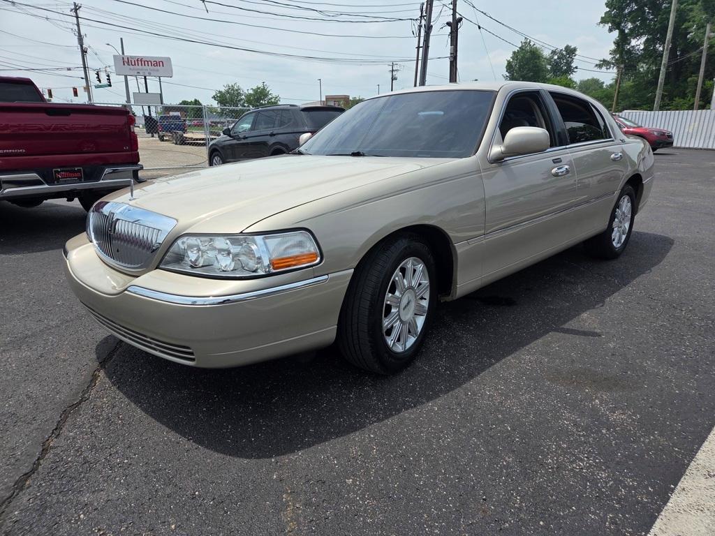 used 2008 Lincoln Town Car car, priced at $4,691