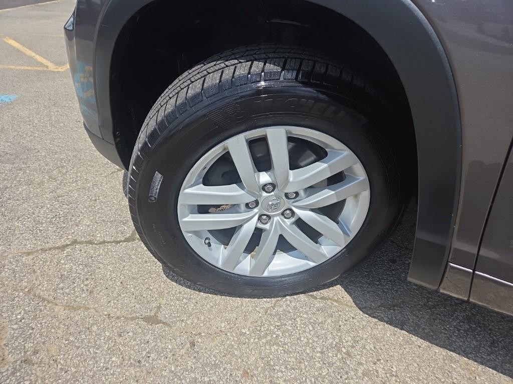 used 2015 Toyota Highlander car, priced at $12,845