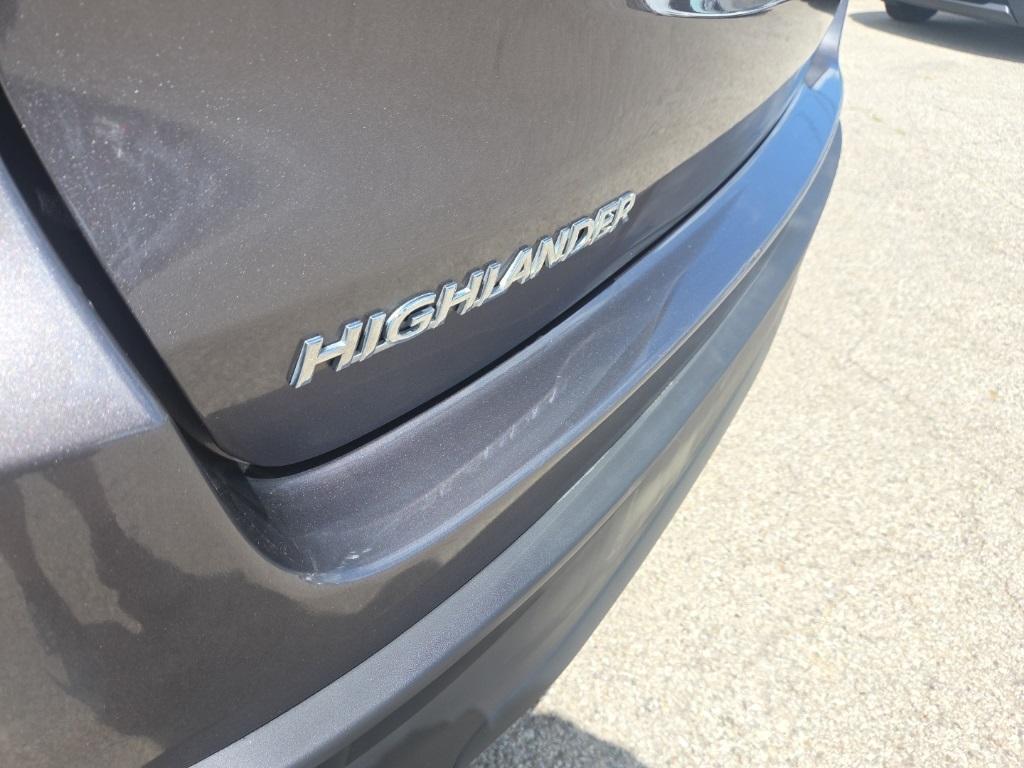 used 2015 Toyota Highlander car, priced at $12,845