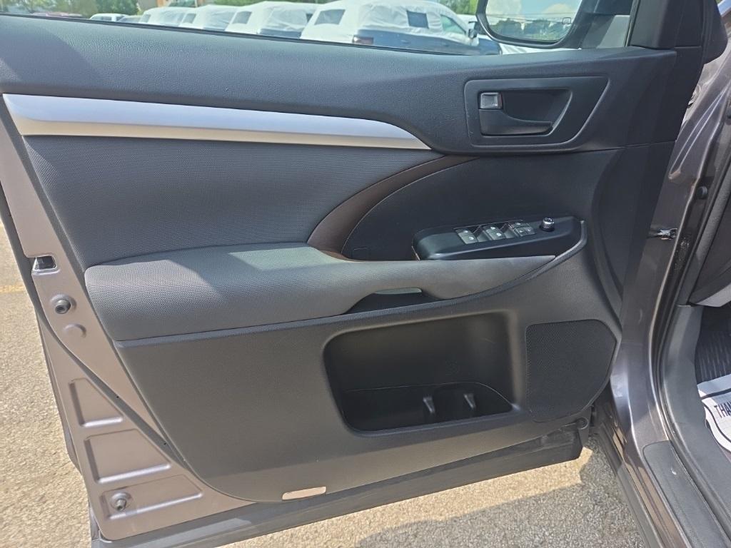 used 2015 Toyota Highlander car, priced at $12,845