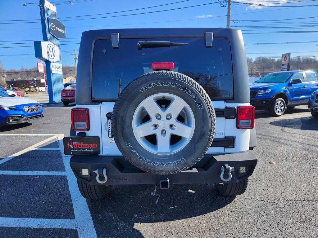 used 2015 Jeep Wrangler Unlimited car, priced at $13,915