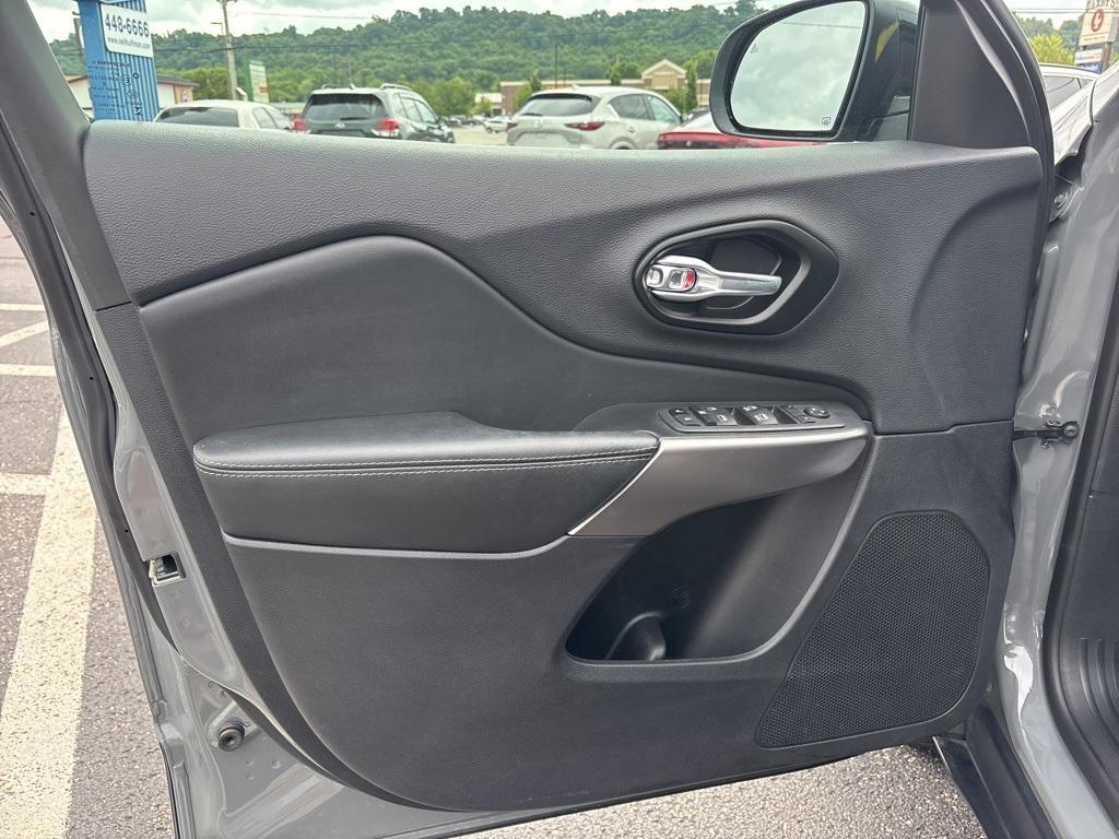 used 2022 Jeep Cherokee car, priced at $22,787