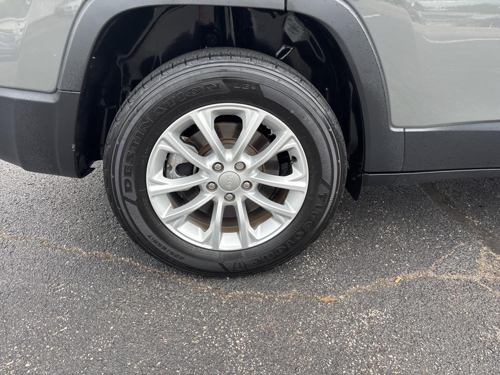 used 2022 Jeep Cherokee car, priced at $22,787