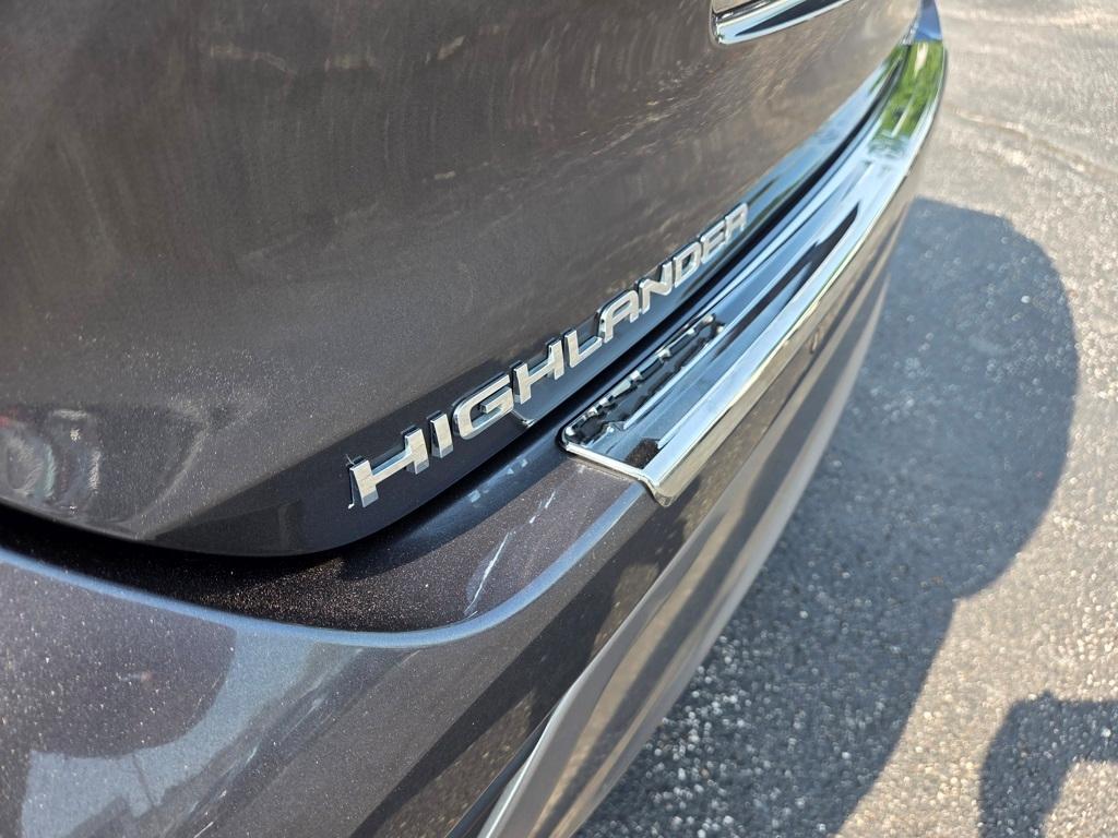 used 2021 Toyota Highlander car, priced at $36,975