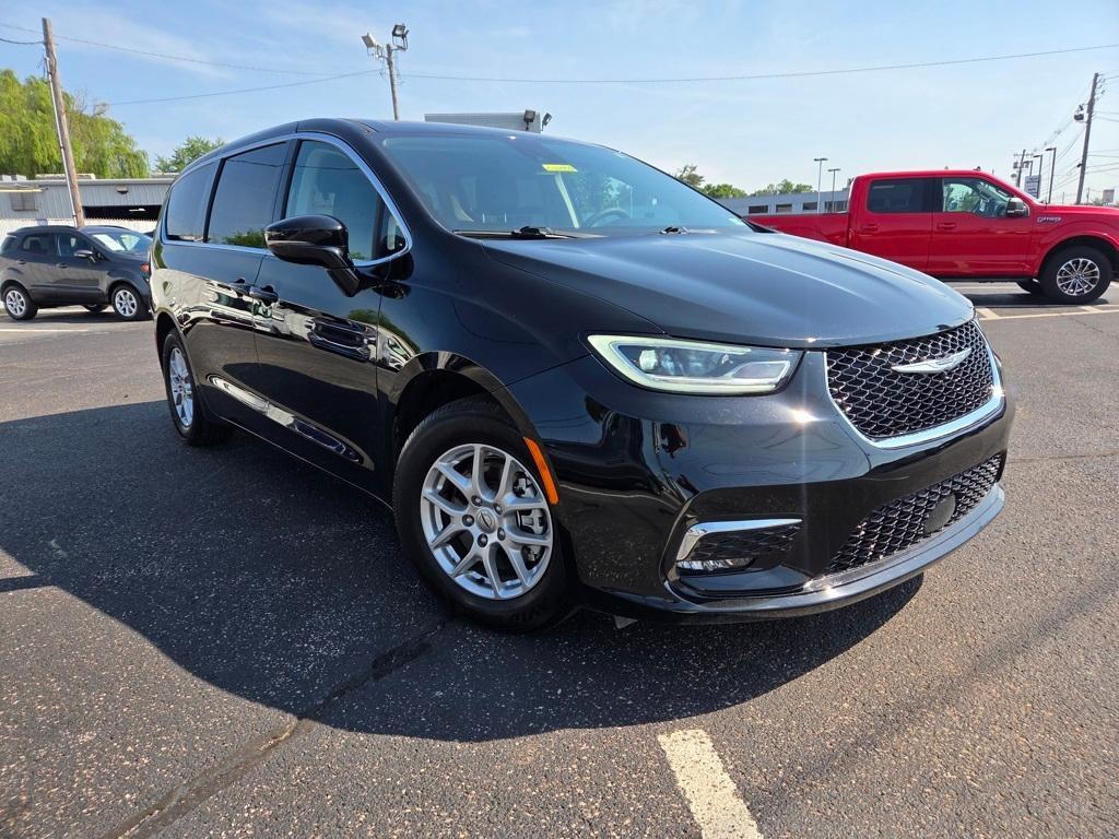 used 2024 Chrysler Pacifica car, priced at $34,627