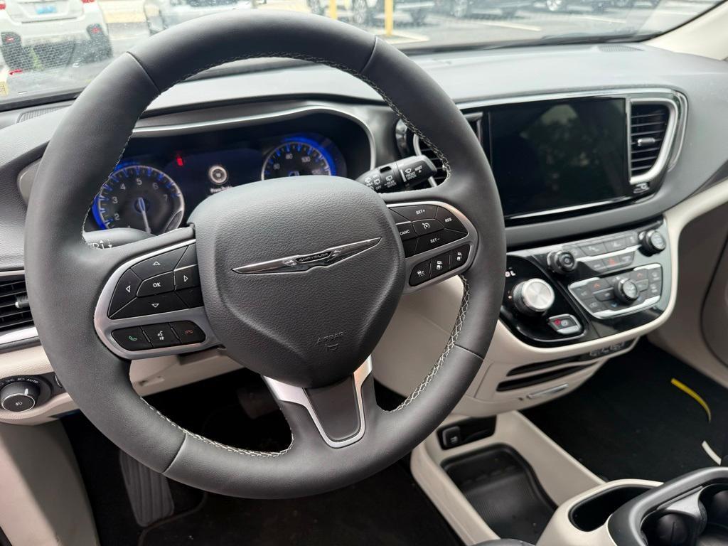 used 2024 Chrysler Pacifica car, priced at $34,627