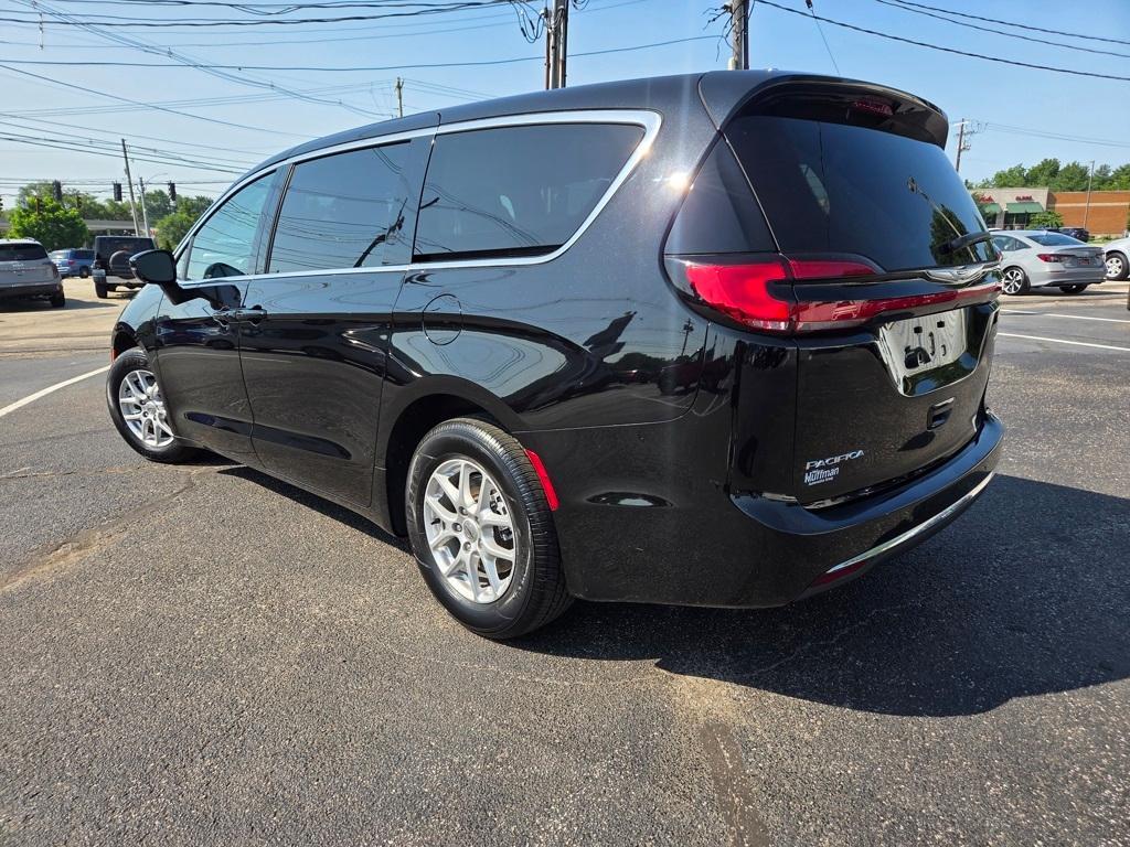 used 2024 Chrysler Pacifica car, priced at $34,627