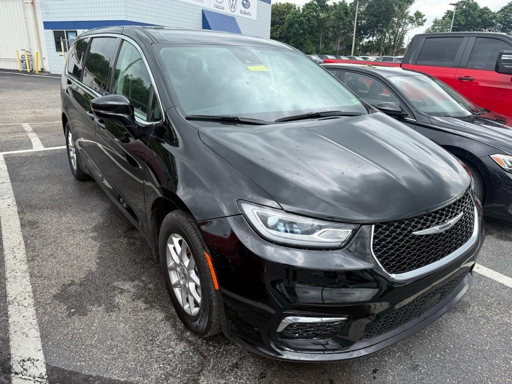 used 2024 Chrysler Pacifica car, priced at $34,627