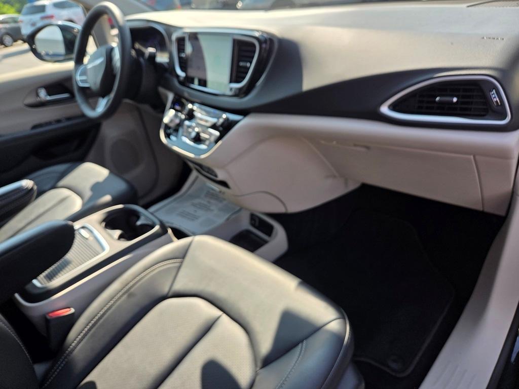 used 2024 Chrysler Pacifica car, priced at $34,627