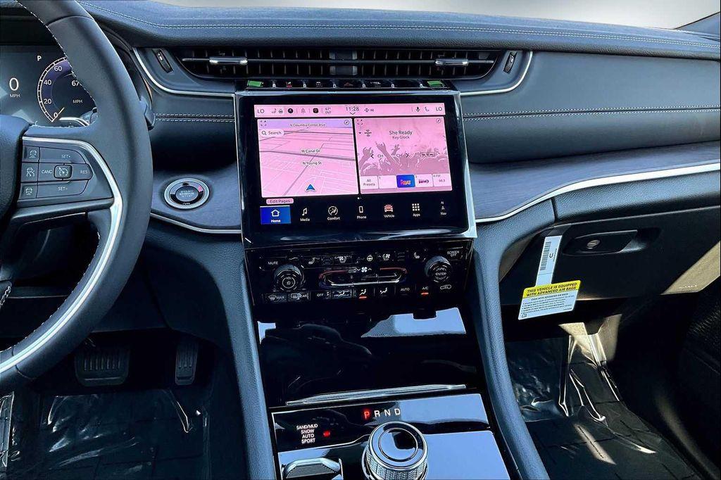 new 2025 Jeep Grand Cherokee car, priced at $47,680