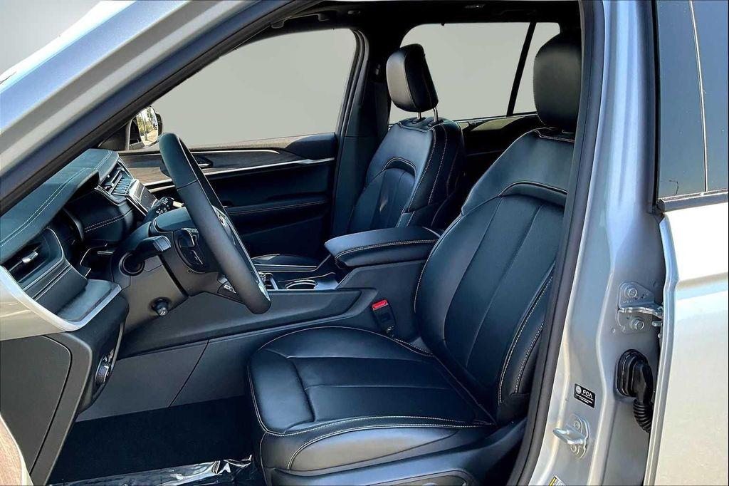 new 2025 Jeep Grand Cherokee car, priced at $47,680