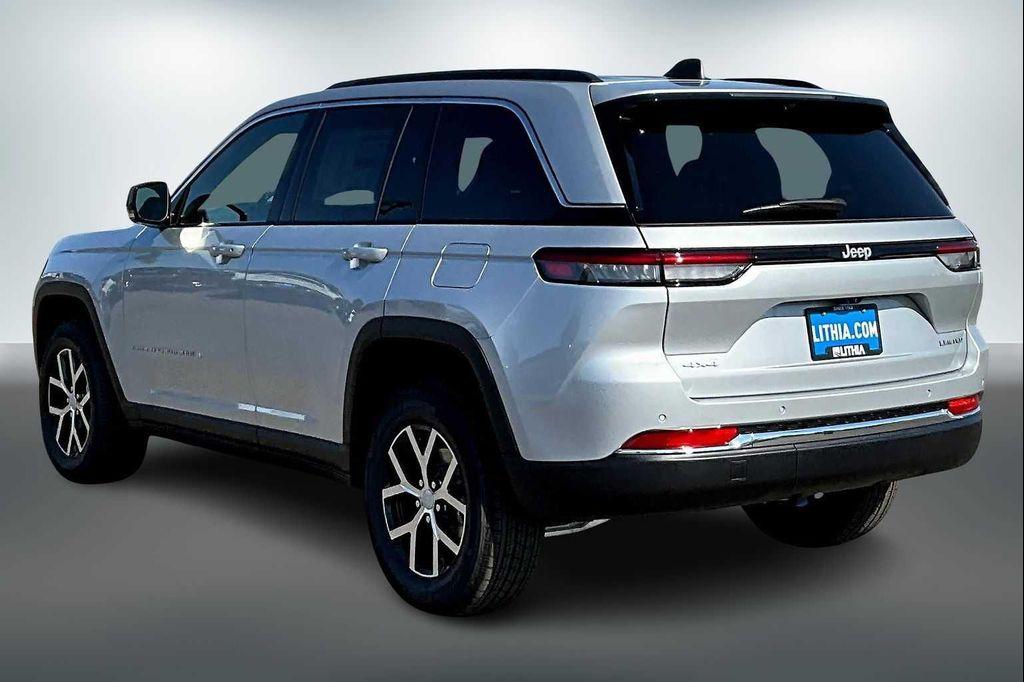 new 2025 Jeep Grand Cherokee car, priced at $47,680