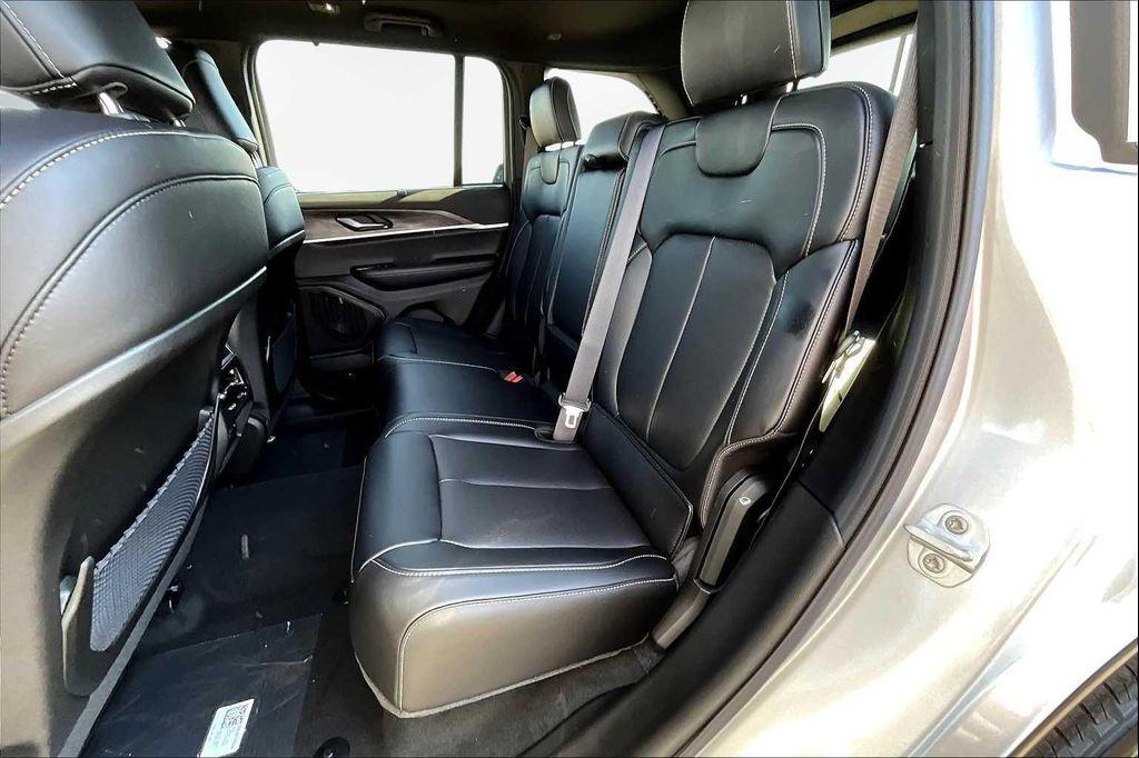 new 2025 Jeep Grand Cherokee car, priced at $47,680