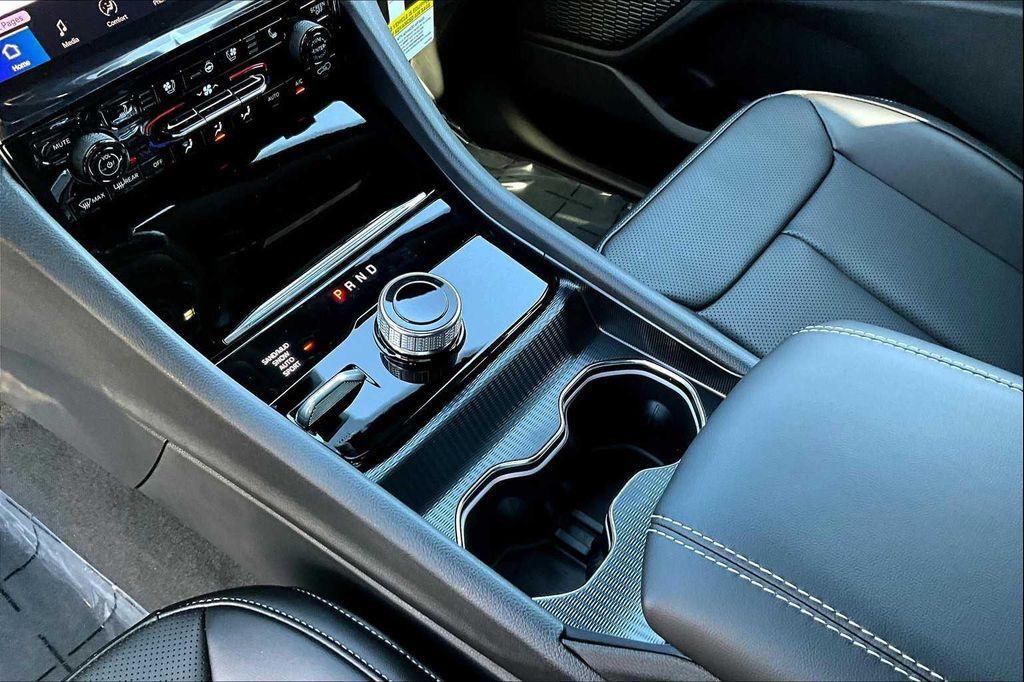 new 2025 Jeep Grand Cherokee car, priced at $47,680