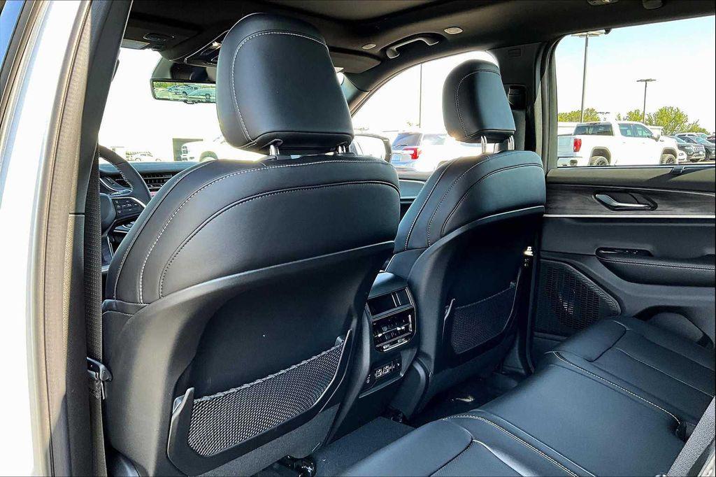 new 2025 Jeep Grand Cherokee car, priced at $47,680