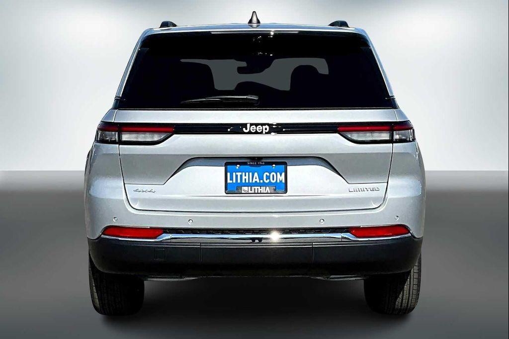 new 2025 Jeep Grand Cherokee car, priced at $47,680