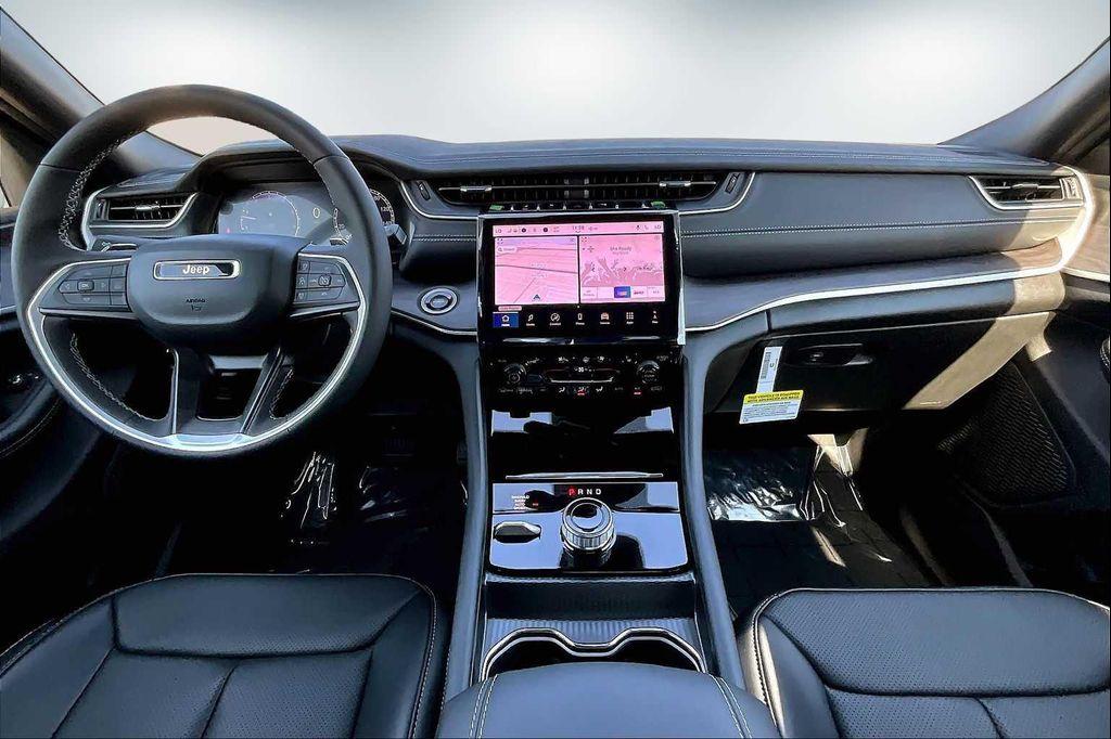 new 2025 Jeep Grand Cherokee car, priced at $47,680