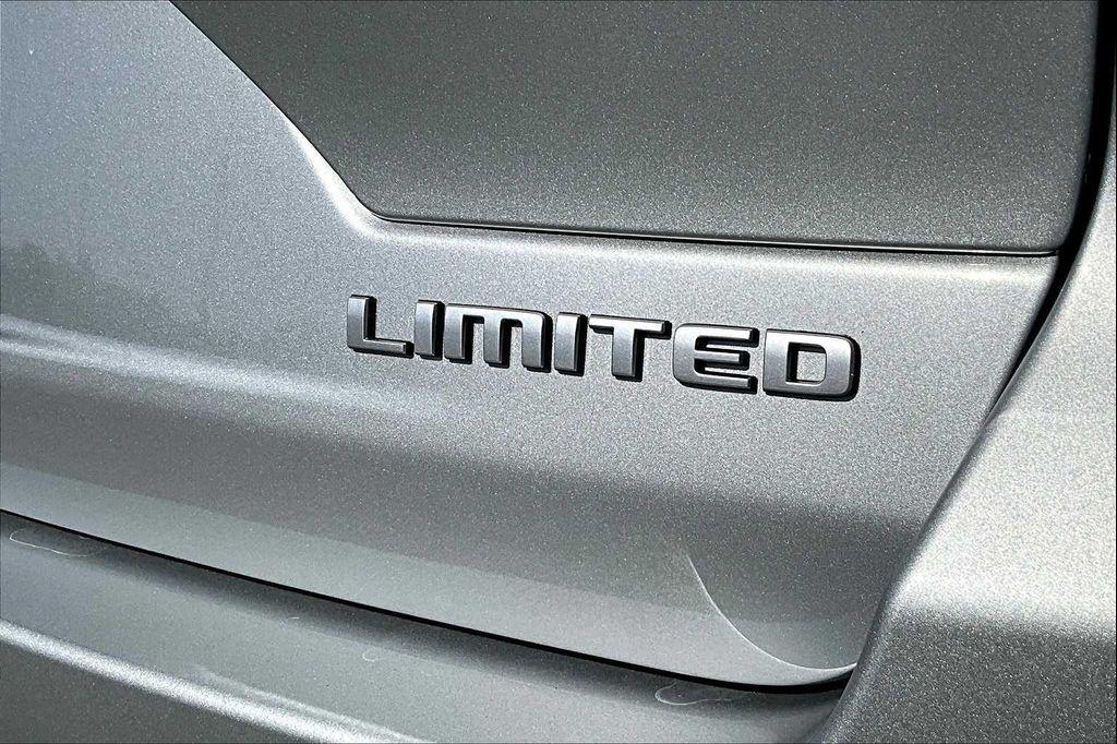 new 2025 Jeep Grand Cherokee car, priced at $47,680