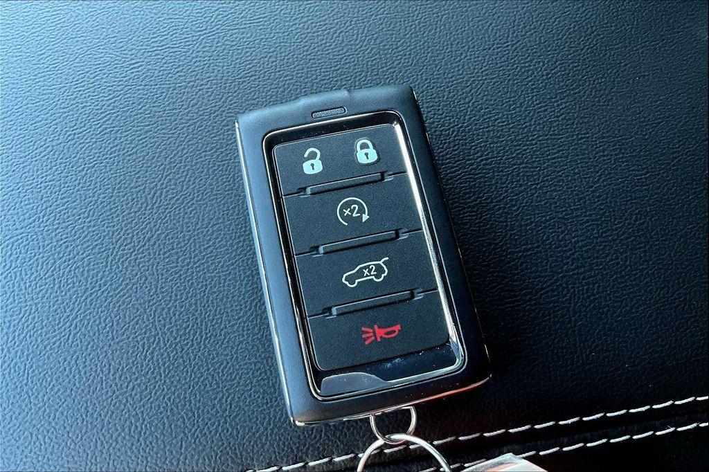 new 2025 Jeep Grand Cherokee car, priced at $47,680