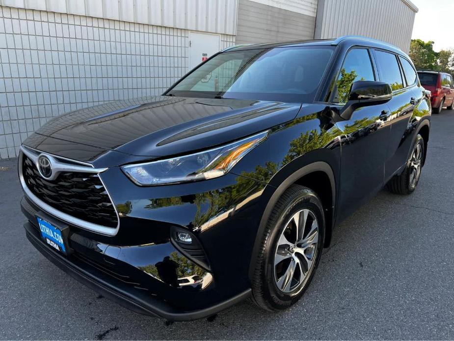 used 2021 Toyota Highlander car, priced at $36,999