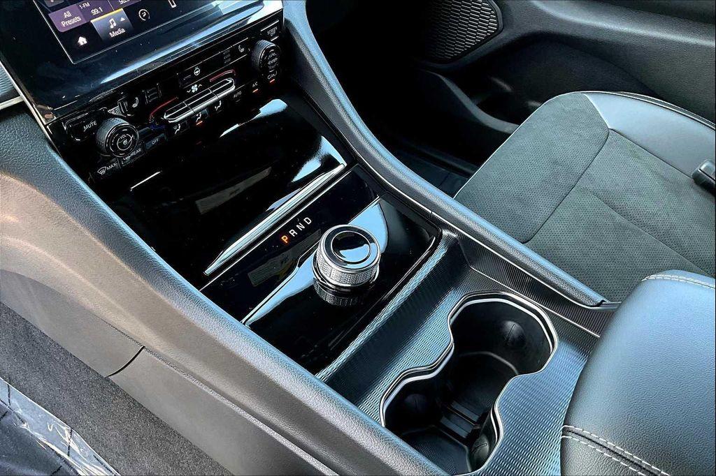 new 2025 Jeep Grand Cherokee L car, priced at $41,997