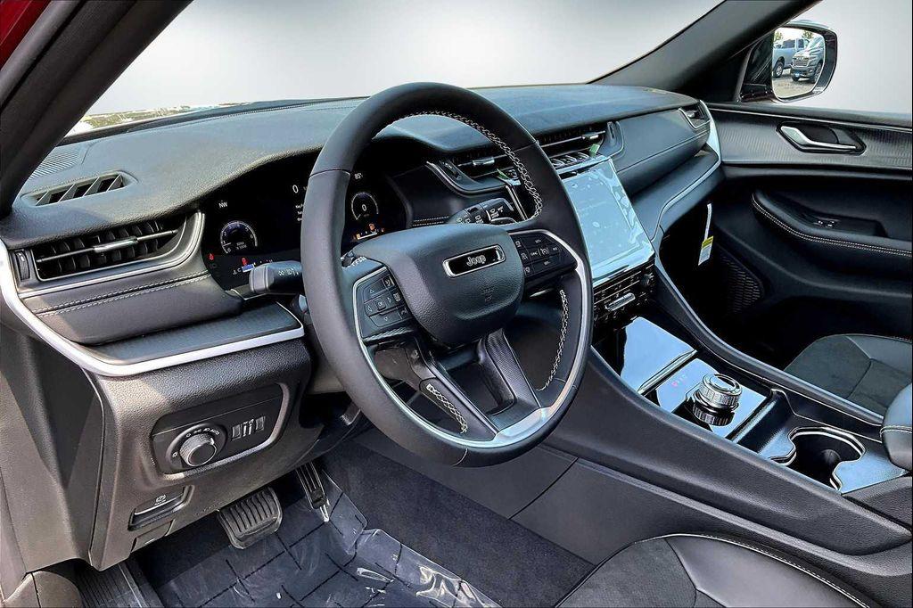 new 2025 Jeep Grand Cherokee L car, priced at $41,997