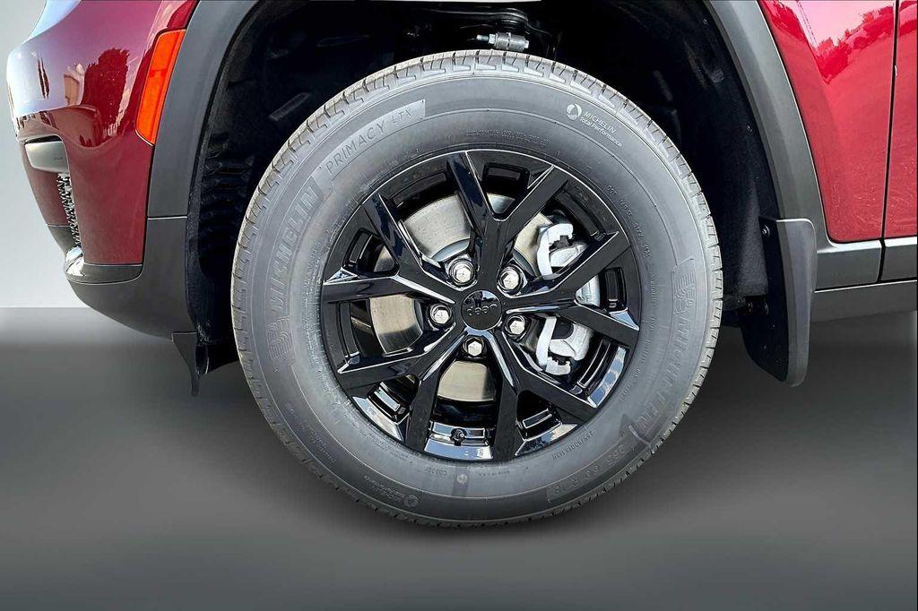 new 2025 Jeep Grand Cherokee L car, priced at $41,997
