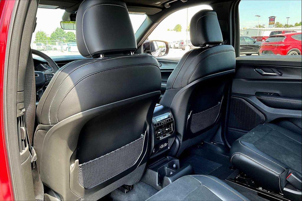 new 2025 Jeep Grand Cherokee L car, priced at $41,997