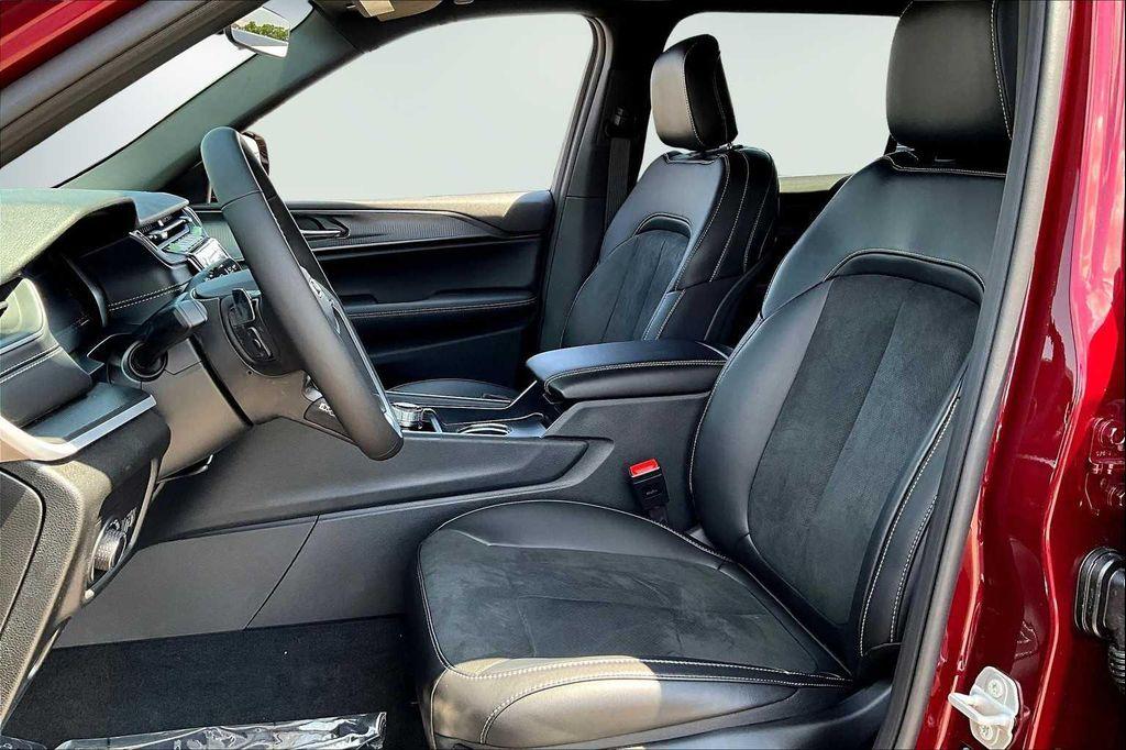 new 2025 Jeep Grand Cherokee L car, priced at $41,997