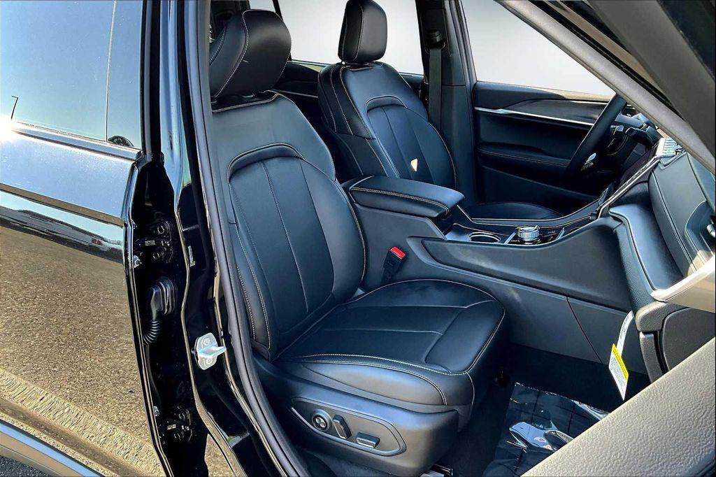 new 2025 Jeep Grand Cherokee L car, priced at $54,030