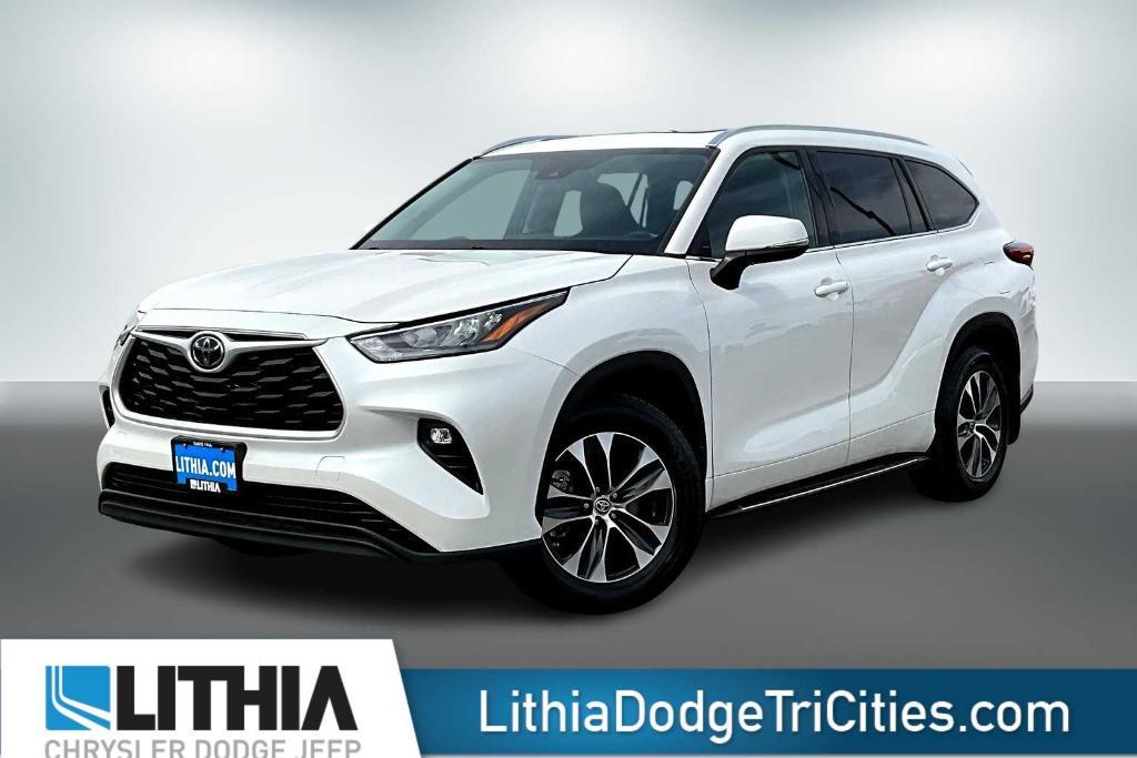 used 2020 Toyota Highlander car, priced at $29,888