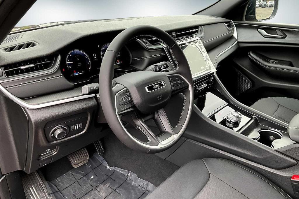 new 2025 Jeep Grand Cherokee car, priced at $37,522