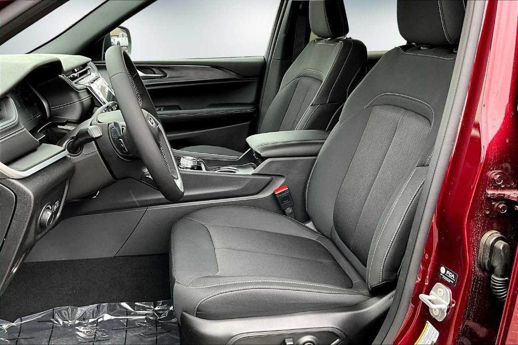 new 2025 Jeep Grand Cherokee car, priced at $37,522